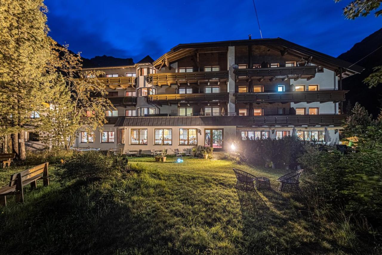 Hotel Gletscherblick Sankt Leonhard im Pitztal Bagian luar foto