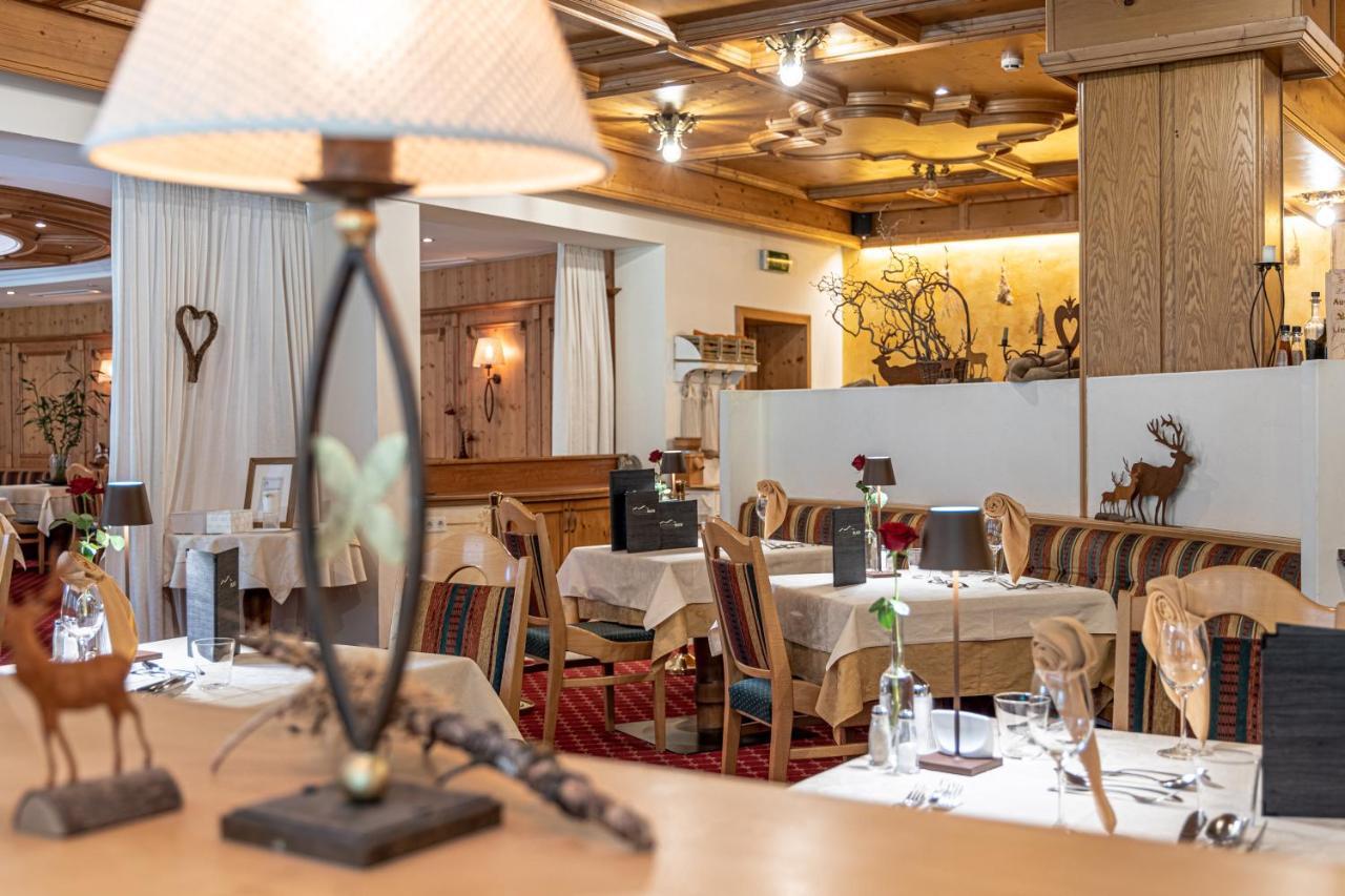 Hotel Gletscherblick Sankt Leonhard im Pitztal Bagian luar foto