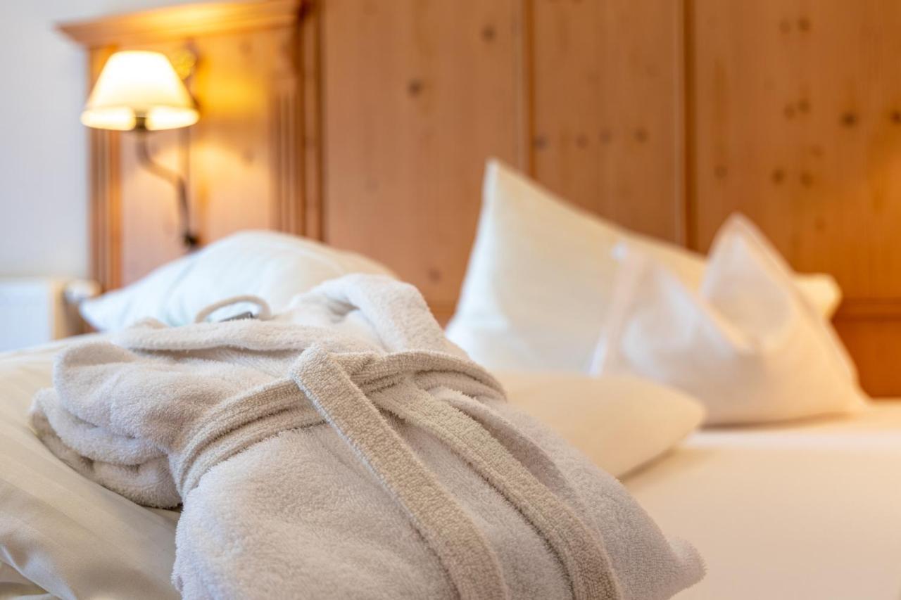 Hotel Gletscherblick Sankt Leonhard im Pitztal Bagian luar foto