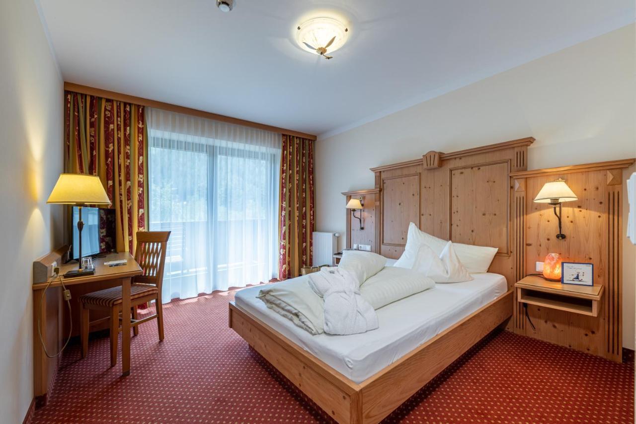 Hotel Gletscherblick Sankt Leonhard im Pitztal Bagian luar foto