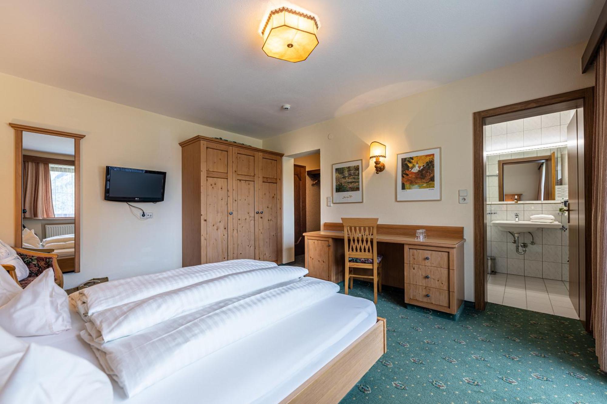 Hotel Gletscherblick Sankt Leonhard im Pitztal Bagian luar foto