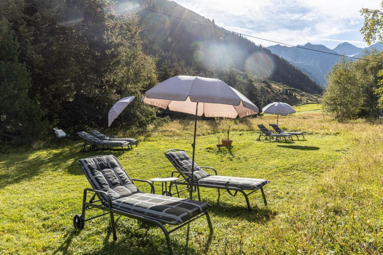 Hotel Gletscherblick Sankt Leonhard im Pitztal Bagian luar foto
