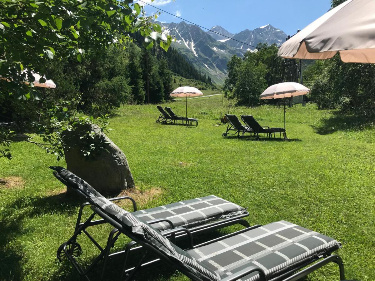 Hotel Gletscherblick Sankt Leonhard im Pitztal Bagian luar foto