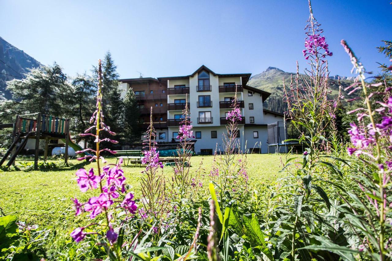 Hotel Gletscherblick Sankt Leonhard im Pitztal Bagian luar foto