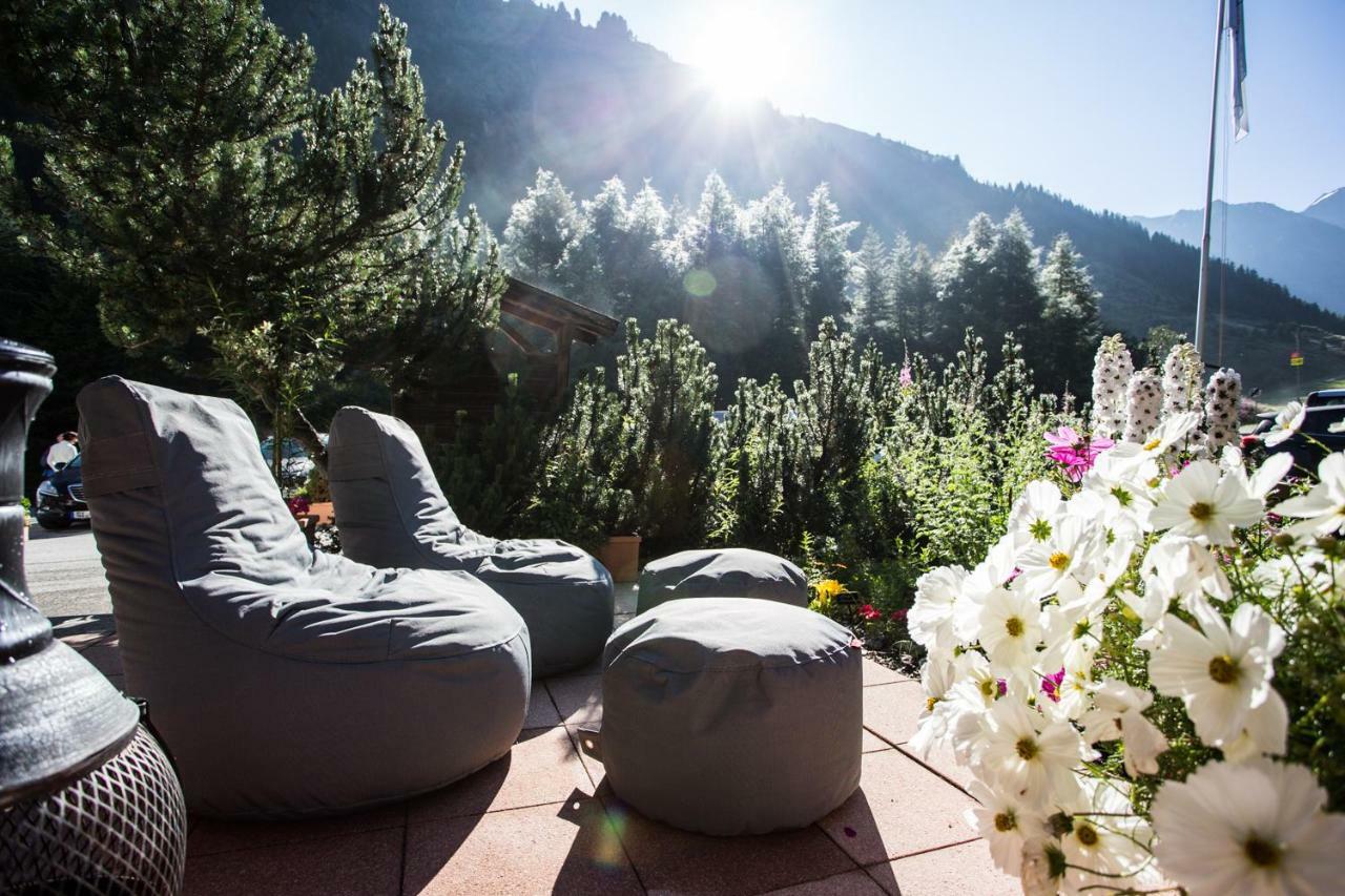 Hotel Gletscherblick Sankt Leonhard im Pitztal Bagian luar foto