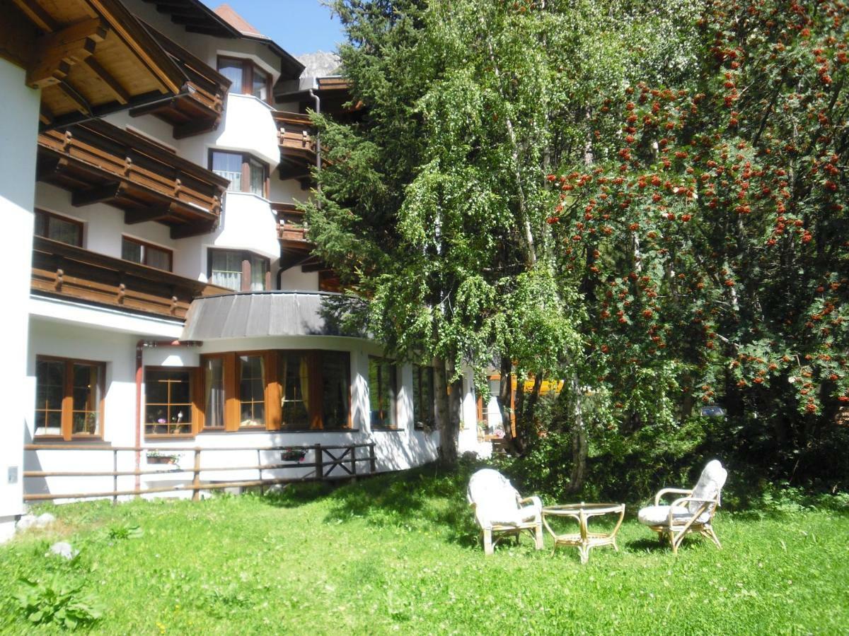 Hotel Gletscherblick Sankt Leonhard im Pitztal Bagian luar foto