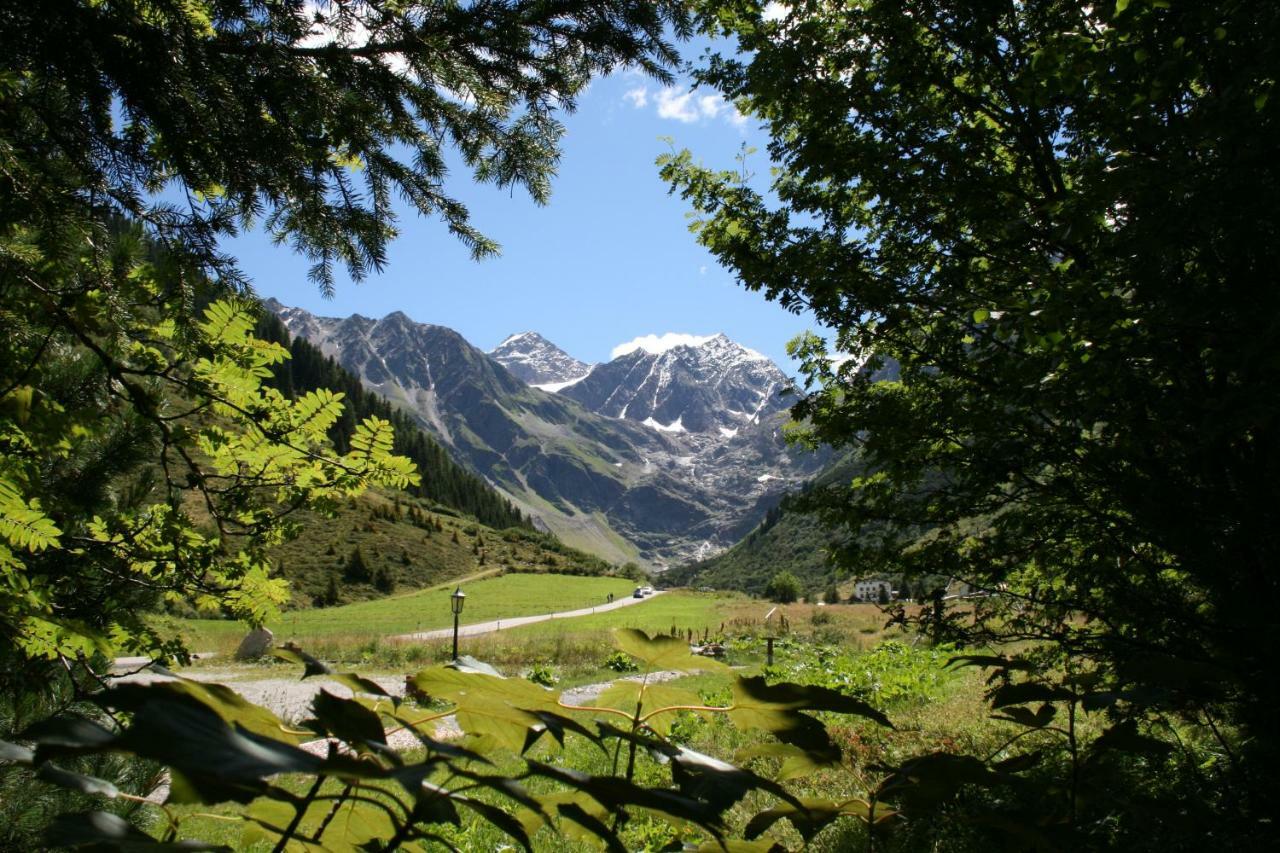 Hotel Gletscherblick Sankt Leonhard im Pitztal Bagian luar foto
